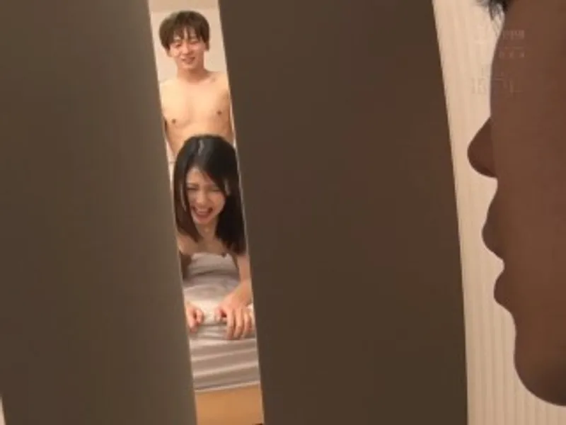 Thanh niên đang vụng trộm với chị cạnh bên nhà thì anh anh xã về...