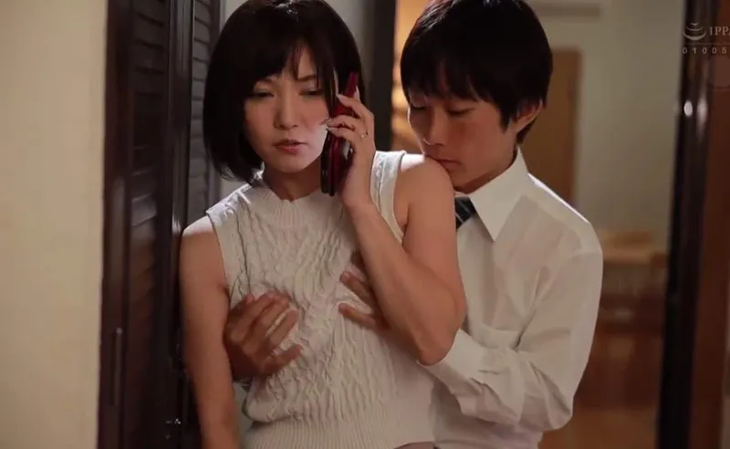 Người chồng đi đánh golf, vợ ở nhà dẫn trai trẻ về nắc cho sướng